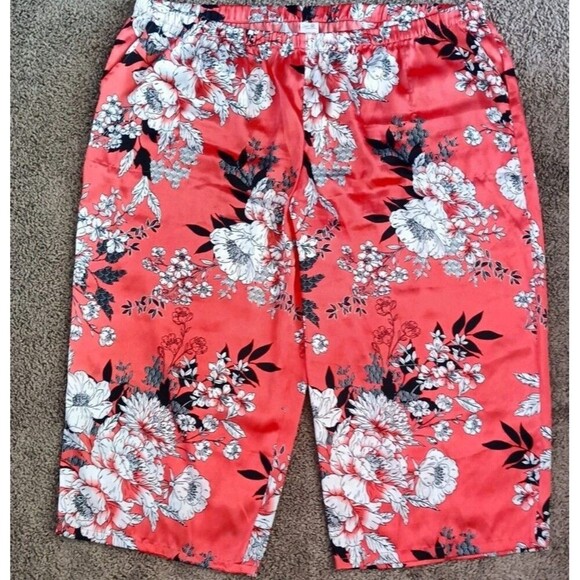 Secret Treasures Satin Pajama Set Size 2X 18/20 Red Floral Print Crop Pant - Picture 6 of 8